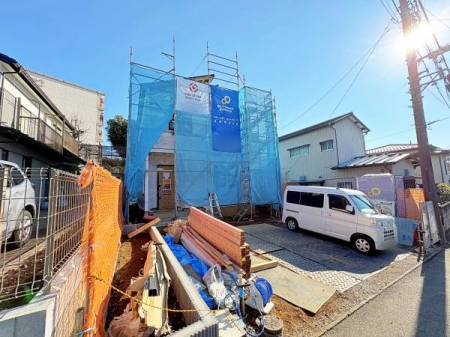 �_�ސ쌧����s�Ŗ߂̐V�z��ˌ��Ă̑O�ʓ��H�܂ތ��n�ʐ^