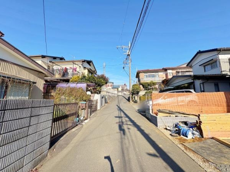 �_�ސ쌧����s�Ŗ߂̐V�z��ˌ��Ă̑O�ʓ��H�܂ތ��n�ʐ^