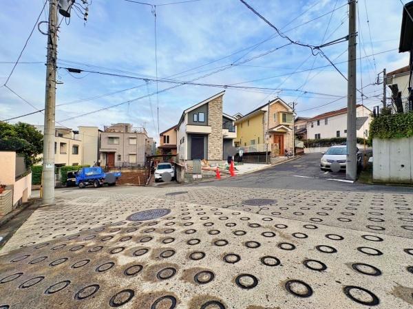 �_�ސ쌧���l�s�t�悠���ݖ�4���ڂ̐V�z��ˌ��Ă̑O�ʓ��H�܂ތ��n�ʐ^