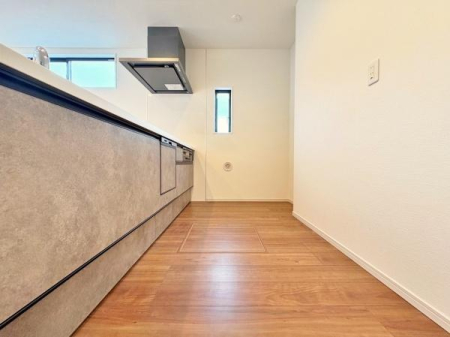 �_�ސ쌧���l�s�t�悠���ݖ�4���ڂ̐V�z��ˌ��ẴL�b�`��