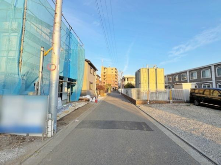 �_�ސ쌧����s���y�I�̐V�z��ˌ��Ă̑O�ʓ��H�܂ތ��n�ʐ^