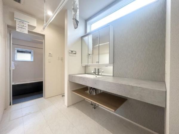 _ސ쌧lsJ擌̐VzˌĂ̐ʑEʏ