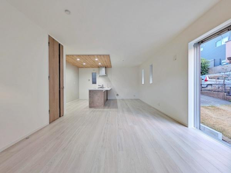 scsؑ]1ڂ̐VzˌẴrO