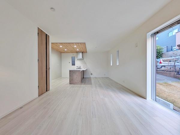 scsؑ]1ڂ̐VzˌẴrO