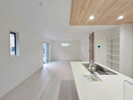 scsؑ]1ڂ̐VzˌẴrO