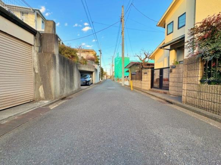 �_�ސ쌧���l�s�_�ސ��Бq2���ڂ̓y�n�̑O�ʓ��H�܂ތ��n�ʐ^