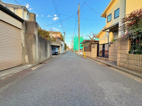 �_�ސ쌧���l�s�_�ސ��Бq2���ڂ̓y�n�̑O�ʓ��H�܂ތ��n�ʐ^