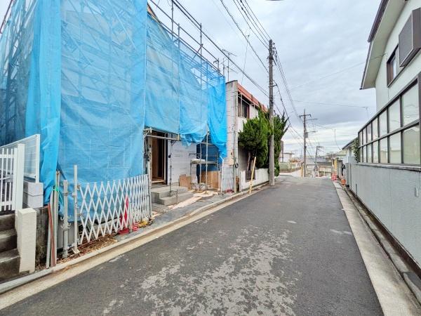 �_�ސ쌧���l�s�ߌ����̋{1���ڂ̐V�z��ˌ��Ă̑O�ʓ��H�܂ތ��n�ʐ^