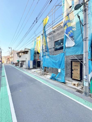 �_�ސ쌧���l�s��撆����2���ڂ̐V�z��ˌ��Ă̑O�ʓ��H�܂ތ��n�ʐ^