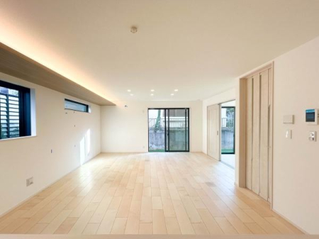 �_�ސ쌧���l�s�s�}�擌�R�c4���ڂ̐V�z��ˌ��Ẵ��r���O