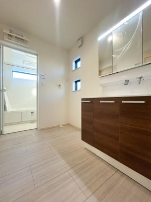 �_�ސ쌧���l�s�s�}�擌�R�c4���ڂ̐V�z��ˌ��Ă̐��ʑ�E���ʏ�