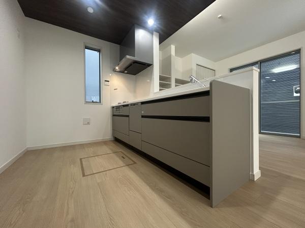 �_�ސ쌧���l�s��撆�c��4���ڂ̐V�z��ˌ��ẴL�b�`��