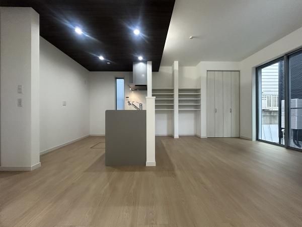 �_�ސ쌧���l�s��撆�c��4���ڂ̐V�z��ˌ��Ẵ��r���O