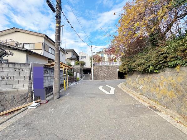 �_�ސ쌧���l�s�ۓy�P�J��@��3���ڂ̐V�z��ˌ��Ă̑O�ʓ��H�܂ތ��n�ʐ^