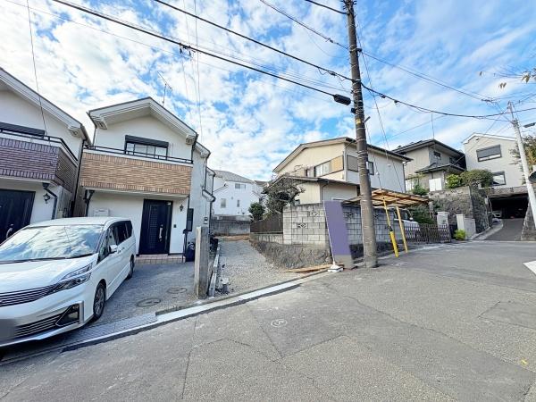 �_�ސ쌧���l�s�ۓy�P�J��@��3���ڂ̐V�z��ˌ��Ă̑O�ʓ��H�܂ތ��n�ʐ^