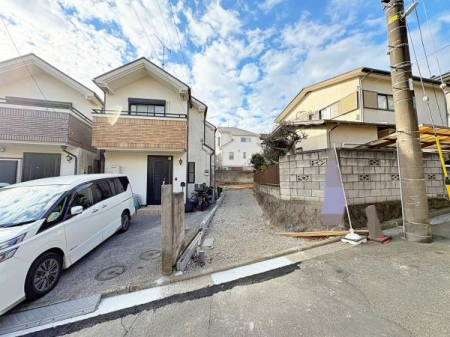 �_�ސ쌧���l�s�ۓy�P�J��@��3���ڂ̐V�z��ˌ��Ă̑O�ʓ��H�܂ތ��n�ʐ^