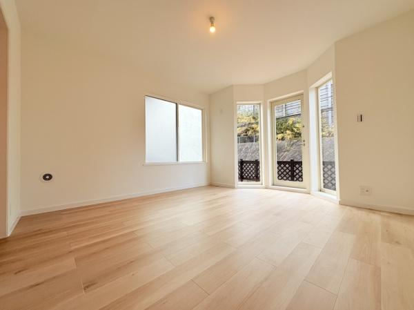 �_�ސ쌧���l�s�ۓy�P�J���꒬�̒��È�ˌ��Ẵ��r���O