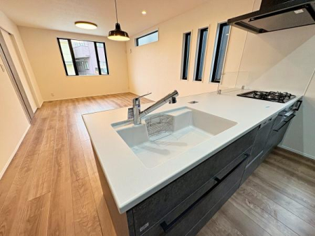 �_�ސ쌧���l�s�˒ˋ敽�˒��̐V�z��ˌ��ẴL�b�`��