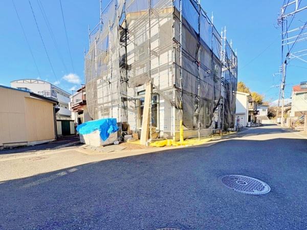 �_�ސ쌧���l�s���V�����̐V�z��ˌ��Ă̑O�ʓ��H�܂ތ��n�ʐ^