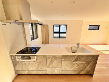 �_�ސ쌧���l�s����折���J��1���ڂ̐V�z��ˌ��ẴL�b�`��