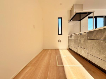 �_�ސ쌧���l�s����折���J��1���ڂ̐V�z��ˌ��ẴL�b�`��