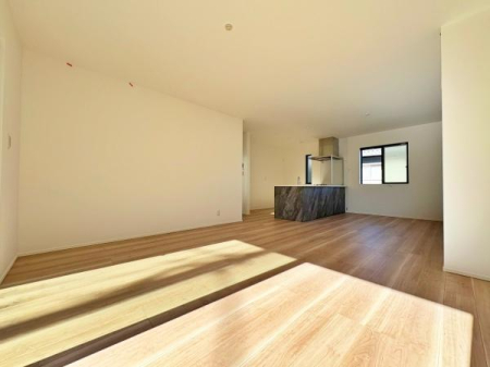 �_�ސ쌧���l�s����折���J��1���ڂ̐V�z��ˌ��Ẵ��r���O