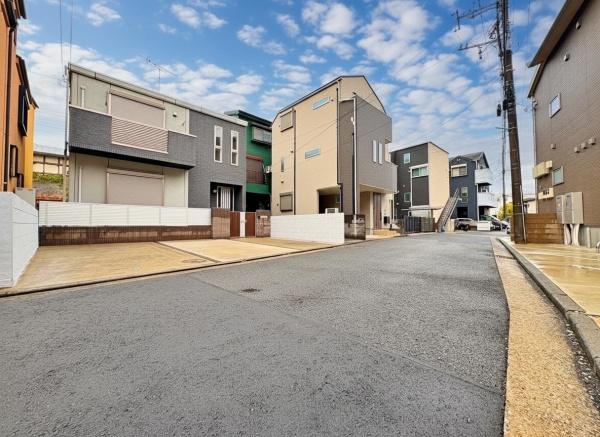 �_�ސ쌧���l�s�_�ސ��O�����̒��È�ˌ��Ă̑O�ʓ��H�܂ތ��n�ʐ^