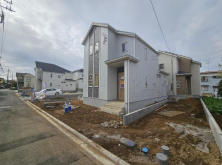 �_�ސ쌧���l�s���J�拴��3���ڂ̐V�z��ˌ��Ă̑O�ʓ��H�܂ތ��n�ʐ^