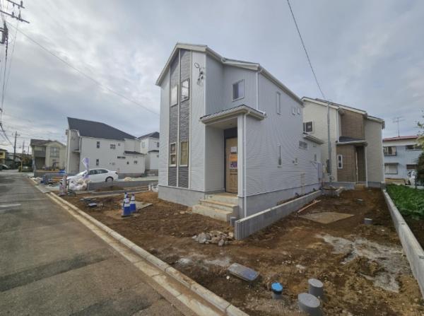 �_�ސ쌧���l�s���J�拴��3���ڂ̐V�z��ˌ��Ă̑O�ʓ��H�܂ތ��n�ʐ^