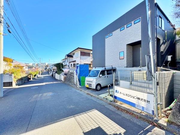 �_�ސ쌧���l�s�h��j��k�̐V�z��ˌ��Ă̑O�ʓ��H�܂ތ��n�ʐ^