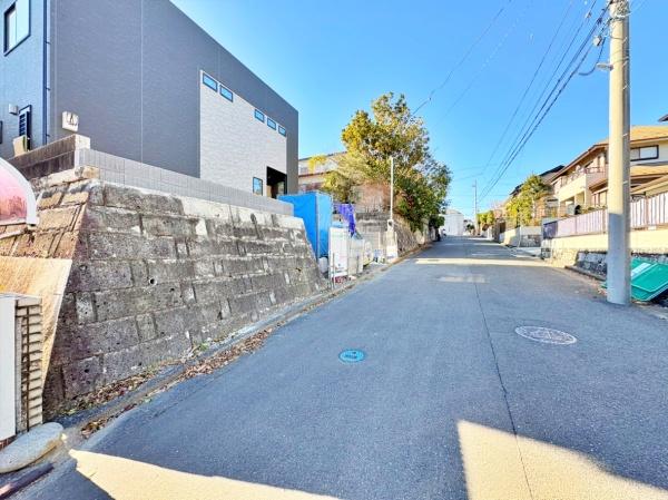 �_�ސ쌧���l�s�h��j��k�̐V�z��ˌ��Ă̑O�ʓ��H�܂ތ��n�ʐ^