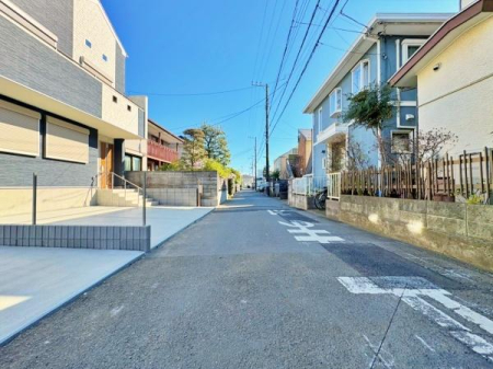 �_�ސ쌧����s�����C��7���ڂ̐V�z��ˌ��Ă̑O�ʓ��H�܂ތ��n�ʐ^