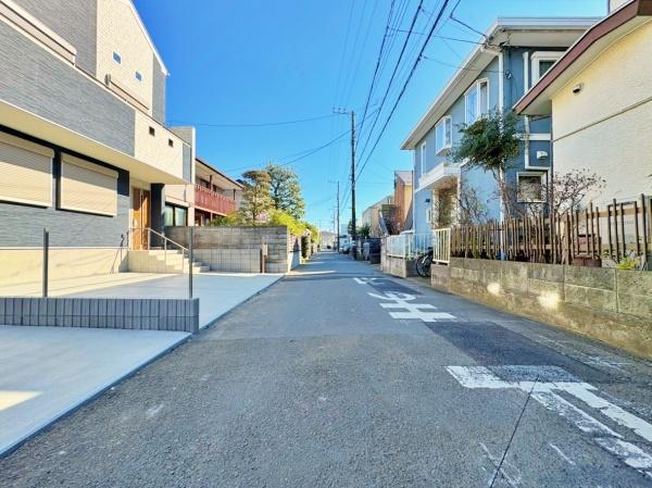 �_�ސ쌧����s�����C��7���ڂ̐V�z��ˌ��Ă̑O�ʓ��H�܂ތ��n�ʐ^