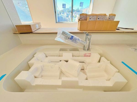 �_�ސ쌧���l�s�_�ސ��O�c��쒬�̐V�z��ˌ��ẴL�b�`��