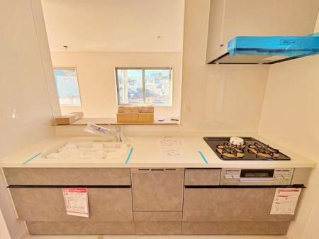 �_�ސ쌧���l�s�_�ސ��O�c��쒬�̐V�z��ˌ��ẴL�b�`��