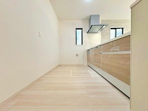 �_�ސ쌧����s����������3���ڂ̐V�z��ˌ��ẴL�b�`��