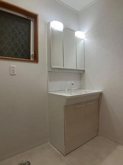 �_�ސ쌧���l�s�˒ˋ敽��1���ڂ̒��È�ˌ��Ă̐��ʑ�E���ʏ�