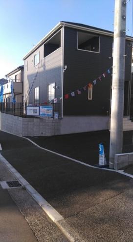 �_�ސ쌧���l�s�˒ˋ�[�J���̐V�z��ˌ��Ă̑O�ʓ��H�܂ތ��n�ʐ^