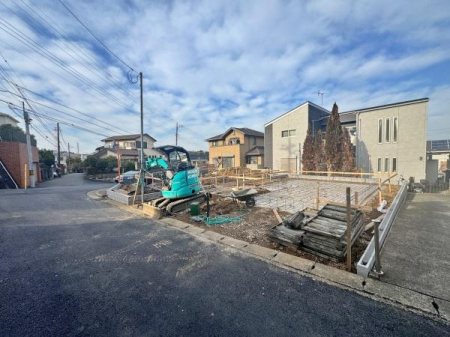 �_�ސ쌧���l�s��������J2���ڂ̐V�z��ˌ��Ă̑O�ʓ��H�܂ތ��n�ʐ^