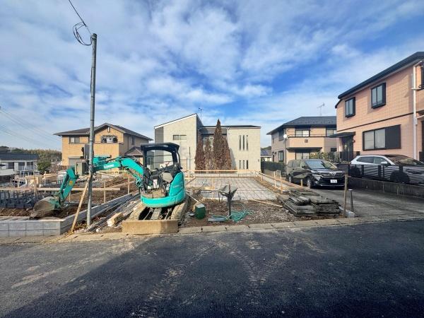 �_�ސ쌧���l�s��������J2���ڂ̐V�z��ˌ��Ă̑O�ʓ��H�܂ތ��n�ʐ^