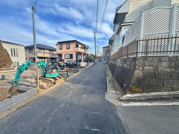 �_�ސ쌧���l�s��������J2���ڂ̐V�z��ˌ��Ă̑O�ʓ��H�܂ތ��n�ʐ^