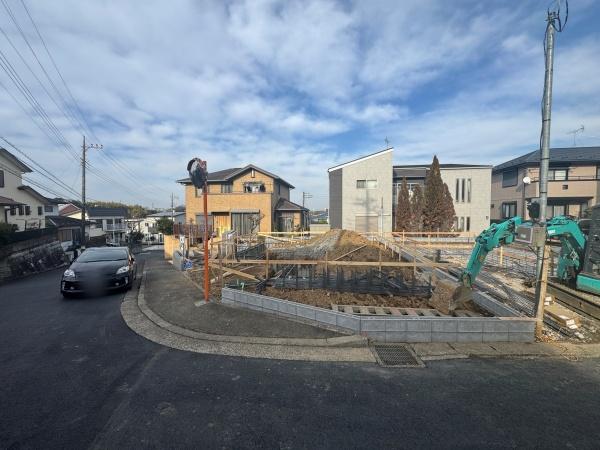 �_�ސ쌧���l�s��������J2���ڂ̐V�z��ˌ��Ă̑O�ʓ��H�܂ތ��n�ʐ^