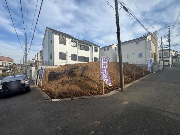 �_�ސ쌧���l�s��������J2���ڂ̐V�z��ˌ��Ă̑O�ʓ��H�܂ތ��n�ʐ^