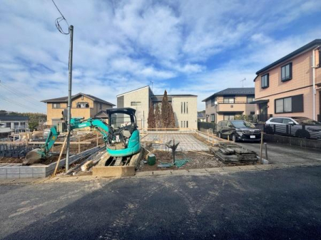 �_�ސ쌧���l�s��������J2���ڂ̐V�z��ˌ��Ă̑O�ʓ��H�܂ތ��n�ʐ^