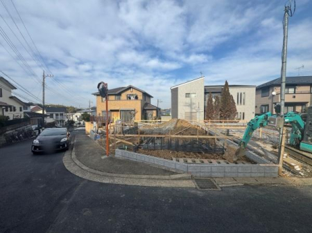 �_�ސ쌧���l�s��������J2���ڂ̐V�z��ˌ��Ă̑O�ʓ��H�܂ތ��n�ʐ^