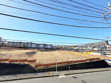 �_�ސ쌧���l�s���攒��7���ڂ̐V�z��ˌ��Ă̏Z�˂���̒��]�ʐ^