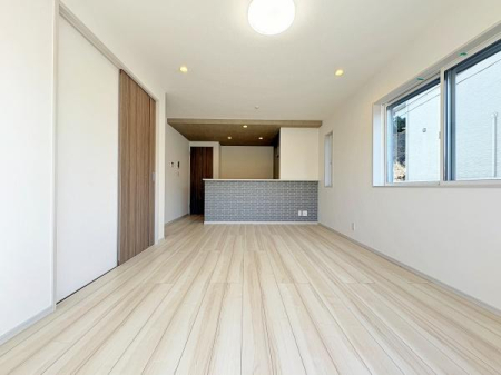 �_�ސ쌧���l�s���攒��7���ڂ̐V�z��ˌ��Ẵ��r���O