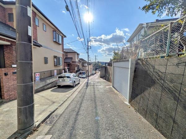 �_�ސ쌧���l�s������䒬�̒��È�ˌ��Ă̑O�ʓ��H�܂ތ��n�ʐ^