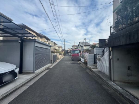 �_�ސ쌧���l�s����P�����̐V�z��ˌ��Ă̑O�ʓ��H�܂ތ��n�ʐ^