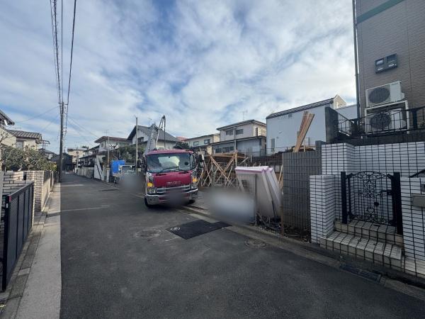 �_�ސ쌧���l�s����P�����̐V�z��ˌ��Ă̑O�ʓ��H�܂ތ��n�ʐ^